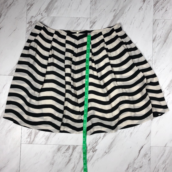 Beautiful Striped Banana Republic Skirt SZ VGUC - Picture 4 of 7